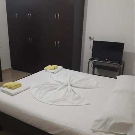 Brahimi Guest House Ксамил Екстериор снимка