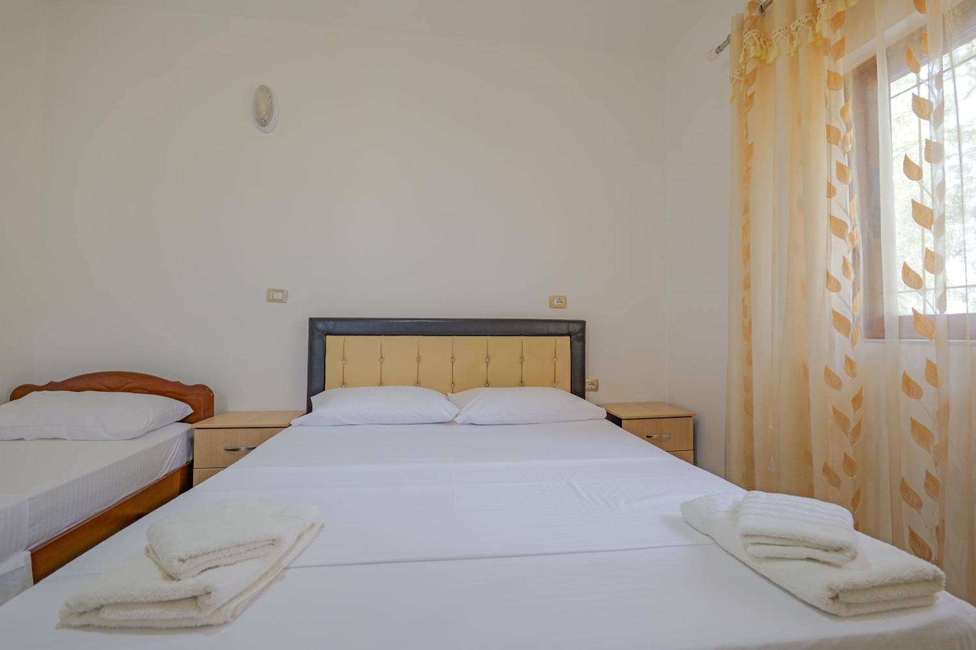 Brahimi Guest House Ксамил Екстериор снимка
