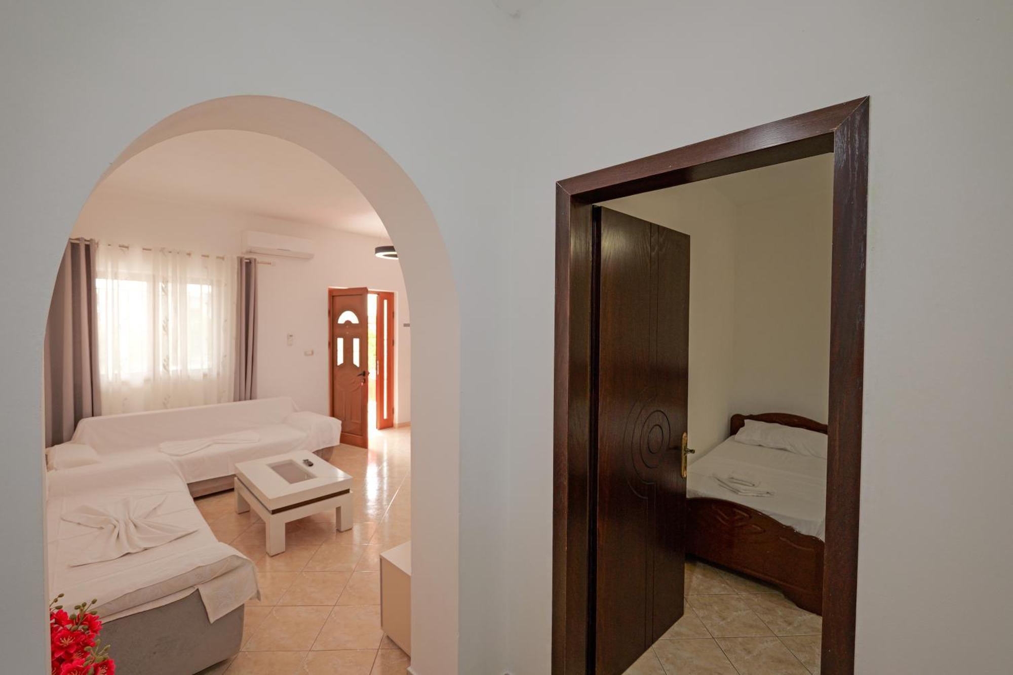 Brahimi Guest House Ксамил Екстериор снимка