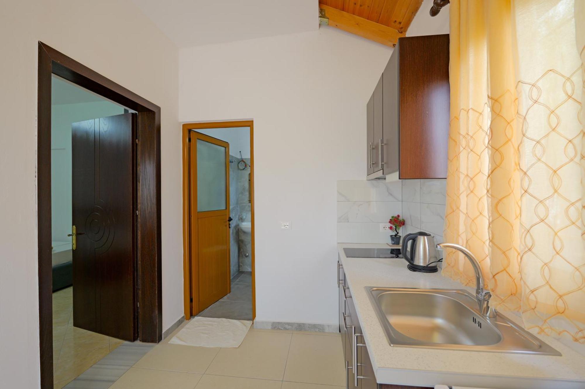 Brahimi Guest House Ксамил Екстериор снимка