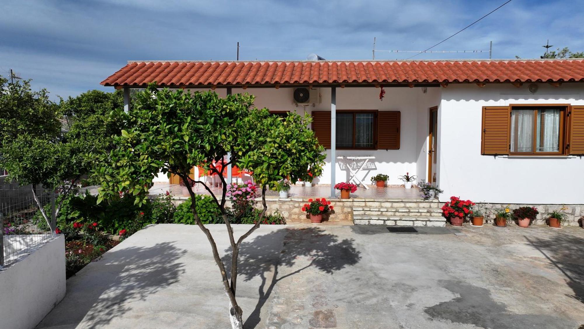 Brahimi Guest House Ксамил Екстериор снимка